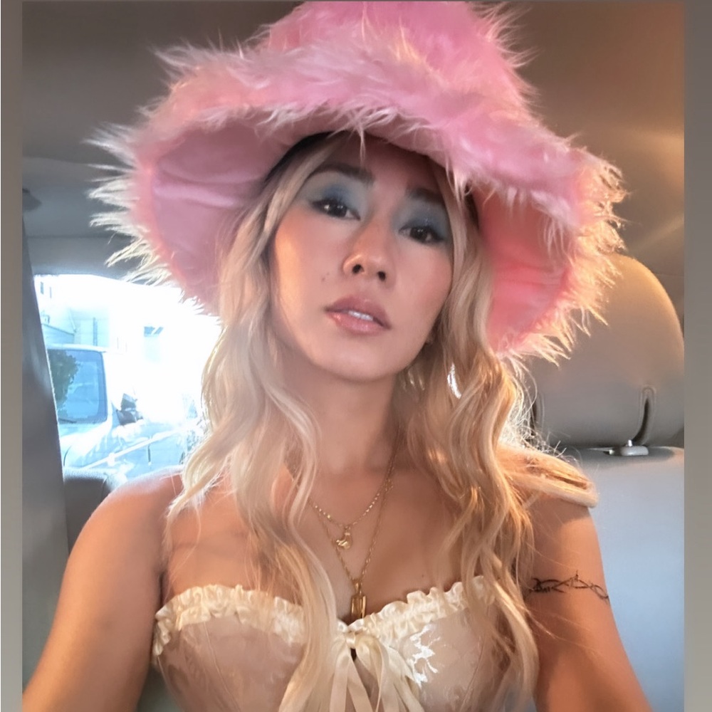 Pamela Anderson Pink Hat
